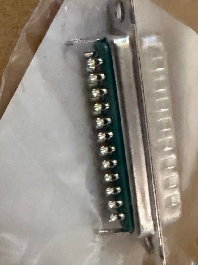 RS Components 447-724 25W D-Sub Connector Plug Shield Termination New - Image 2