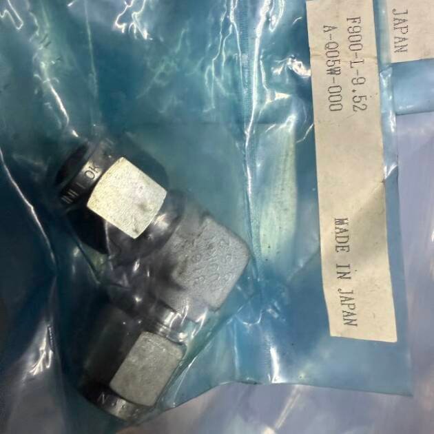 Fujikin  Elbow Union 9.52mm F900-L-9.52 90-Deg Tube 316 S-Steel Japan Lot of 3