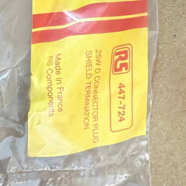 RS Components 447-724 25W D-Sub Connector Plug Shield Termination New