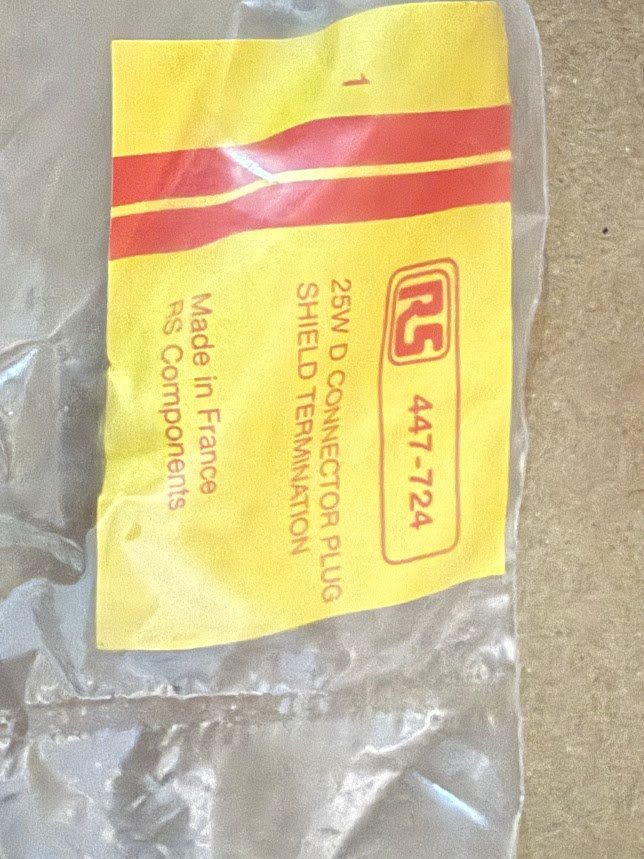 RS Components 447-724 25W D-Sub Connector Plug Shield Termination New